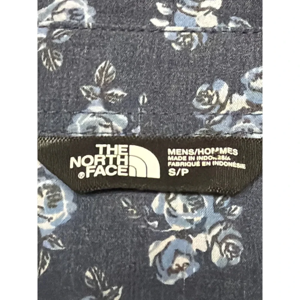 The North Face Mens Small Blue Floral Rose Short Sleeve Button Down‎ Shirt S/P